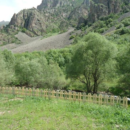 The River House Yeghegis Yekhegis Esterno foto