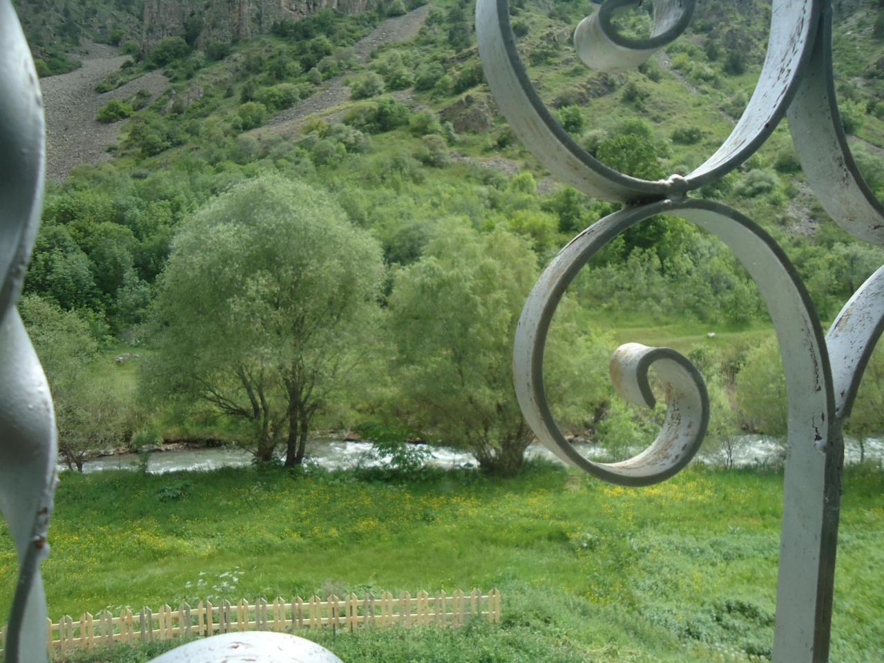 The River House Yeghegis Yekhegis Esterno foto