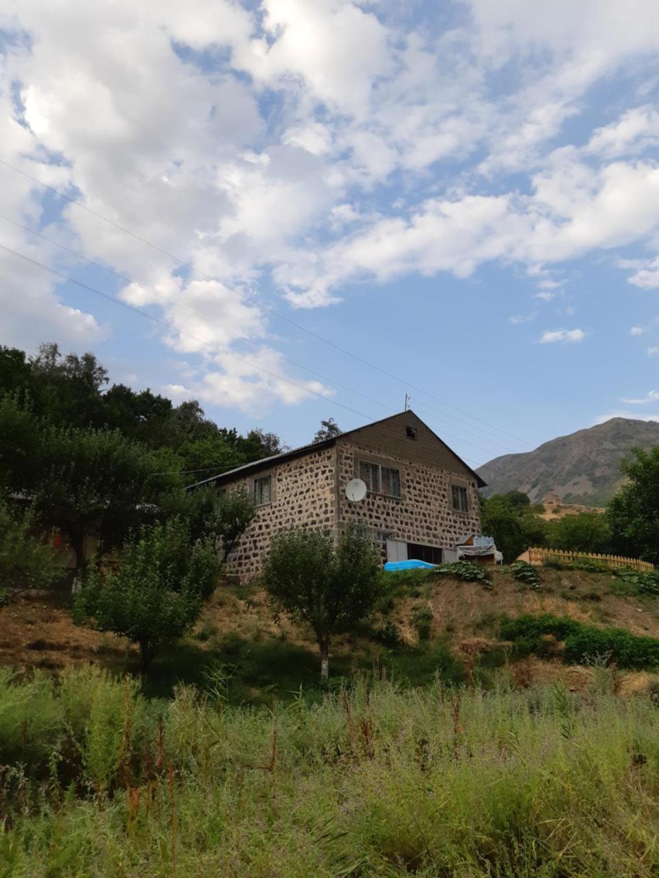 The River House Yeghegis Yekhegis Esterno foto