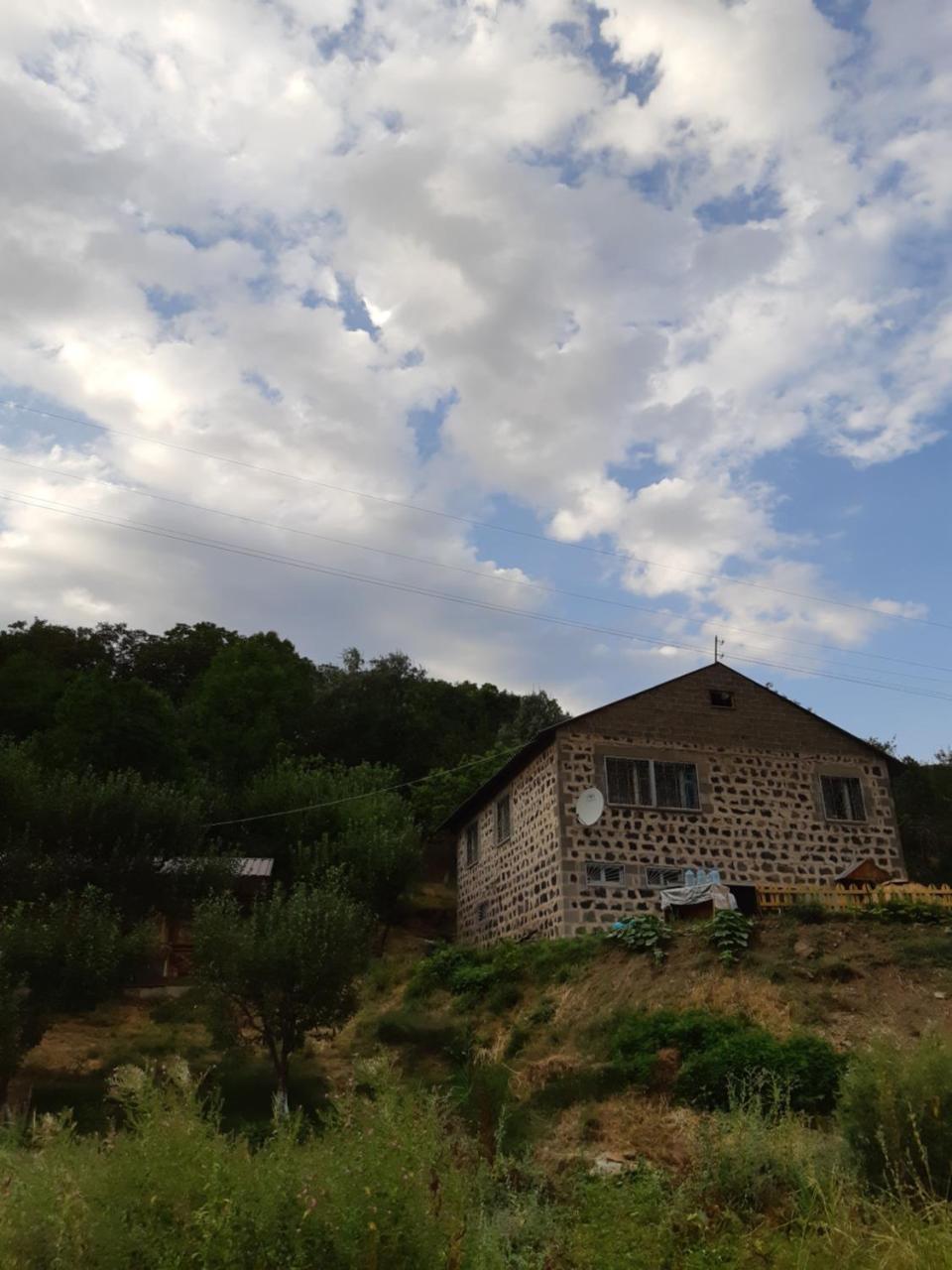 The River House Yeghegis Yekhegis Esterno foto